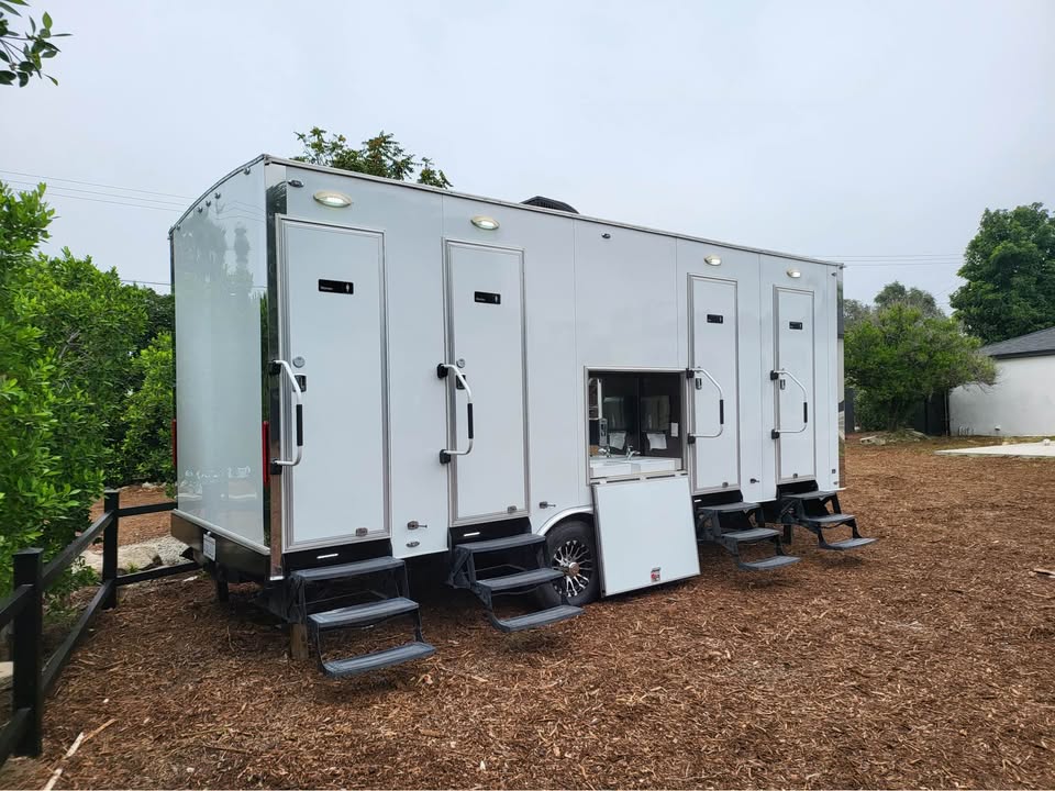 Four-station luxury trailer at an event